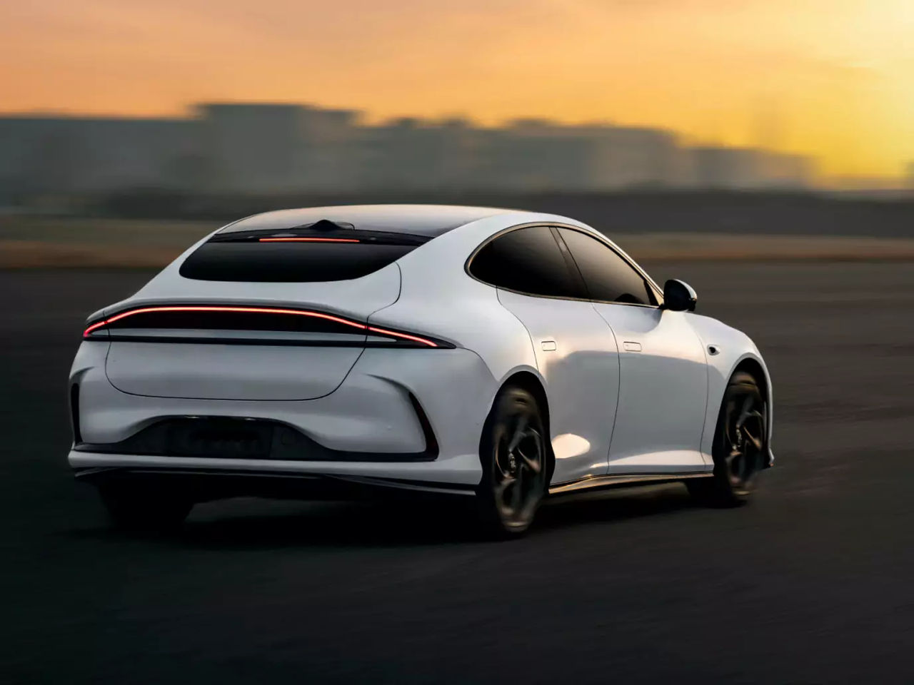 Автопроизводители сокращают планы по электрокарам из-за падения спроса.