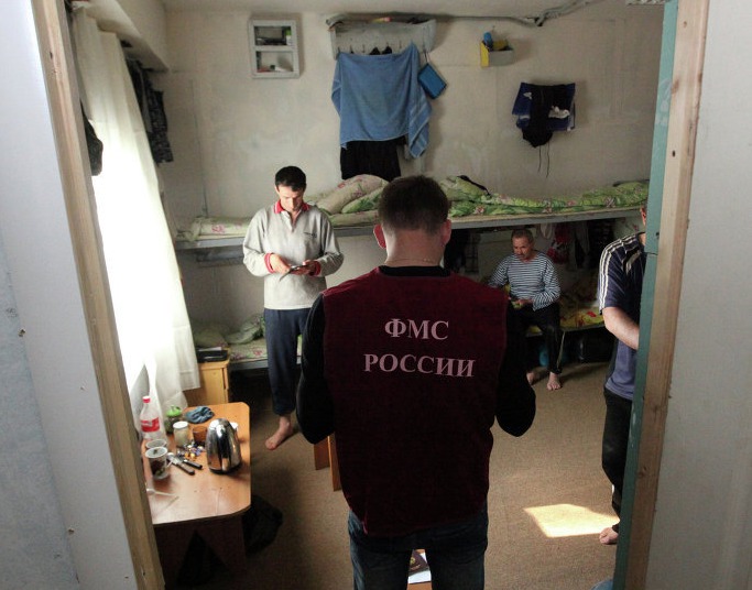 ФМС теперь может снимать с учета по месту жительства фиктивно зарегистрированных иностранцев.