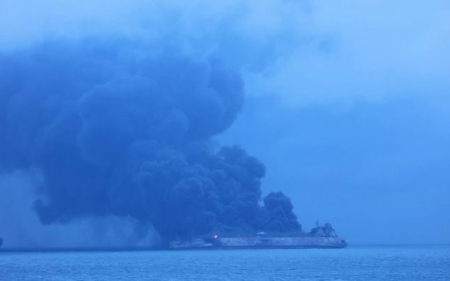 Un petrolier iranian s-a scufundat în largul Chinei după ce a ars timp de opt zile.