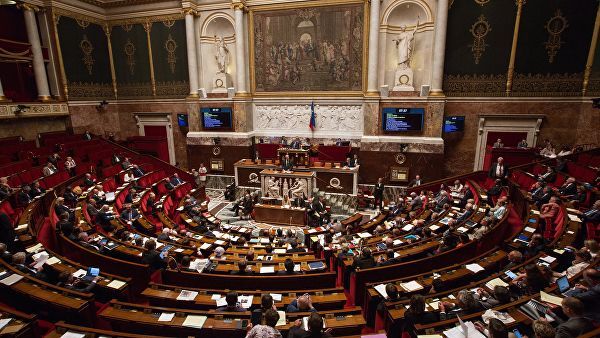 Во Франции в I чтении приняли проект о мерах властей в ответ на протесты.