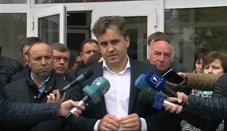 Fostul premier Vlad Filat se află ilegal în arest preventiv, iar autodenunţul omului de afaceri Ilan Shor, care a stat la baza arestării deputatului, este „cu bună ştiinţă fals”.