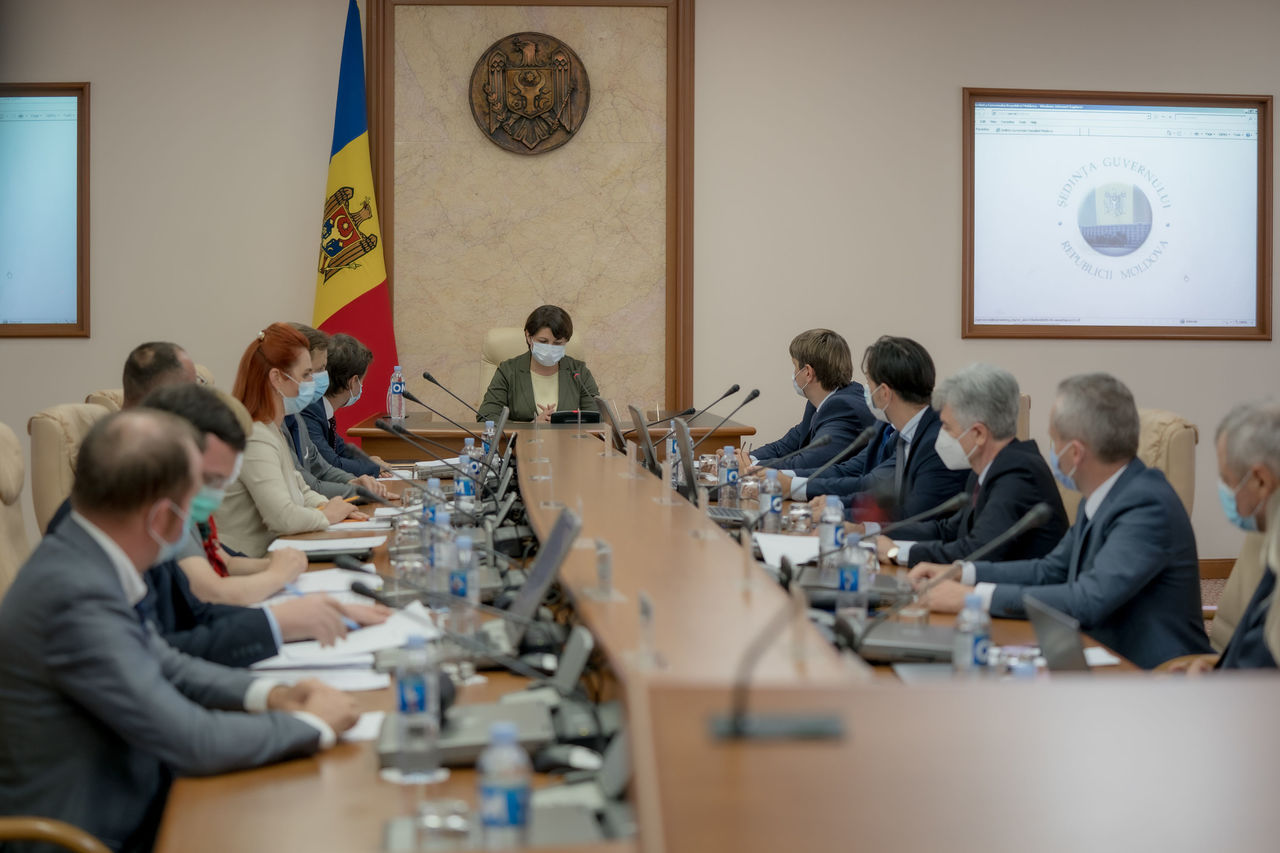 Правительство провело кадровые перестановки.