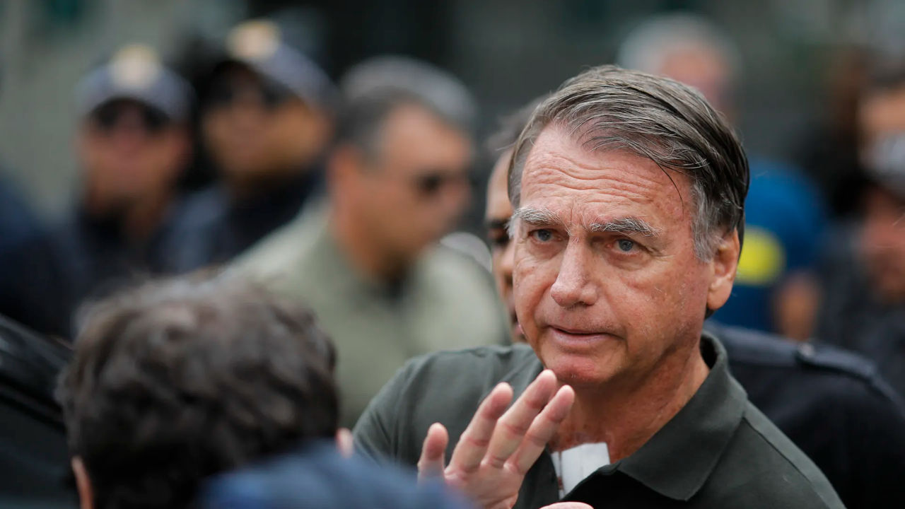 Bolsonaro a început să-și execute pedeapsa de 27 de ani în dosarul privind tentativa de lovitură de stat.