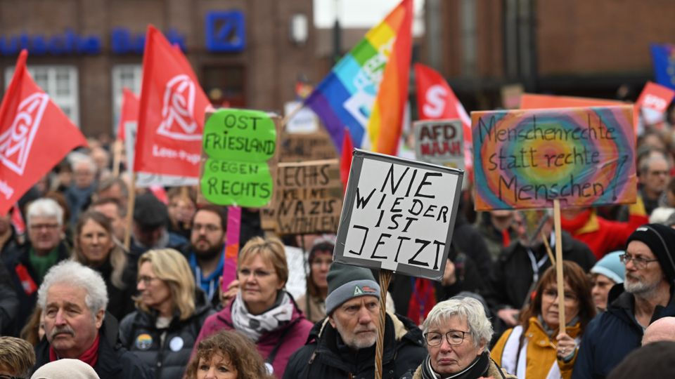 В Берлине прошла массовая манифестация против ультраправых.