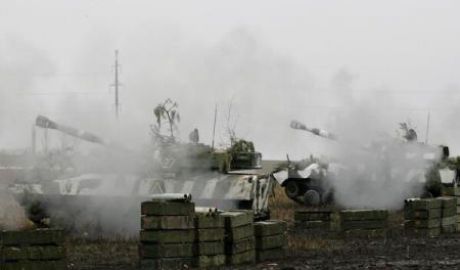La ora actuală, în cinci puncte-cheie din zona frontierei ruso-ucrainene sunt în curs de desfăşurare ori s-au încheiat lucrările de construcţie a unor baze militare.