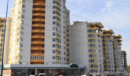 Au investit zeci de mii de euro în locuinţe pe hârtie