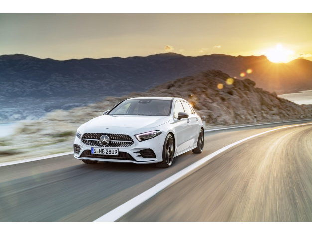 Mercedes a publicat primele fotografii cu noul model A-Class