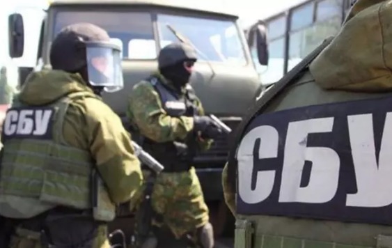 На сайте также появилось видео с фрагментами допроса активистки, которую в СБУ называют «участницей пророссийской организации». 