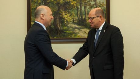 Pavel Filip s-a întâlnit cu Urban Ahlin. Foto: gov.md