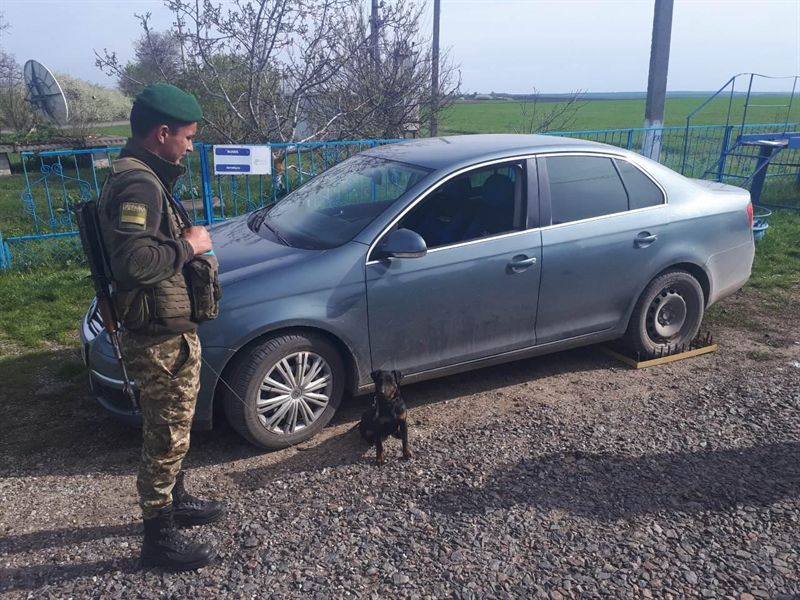 Правоохранители установили, что данная машина была угнана в Румынии в 2016 году. 