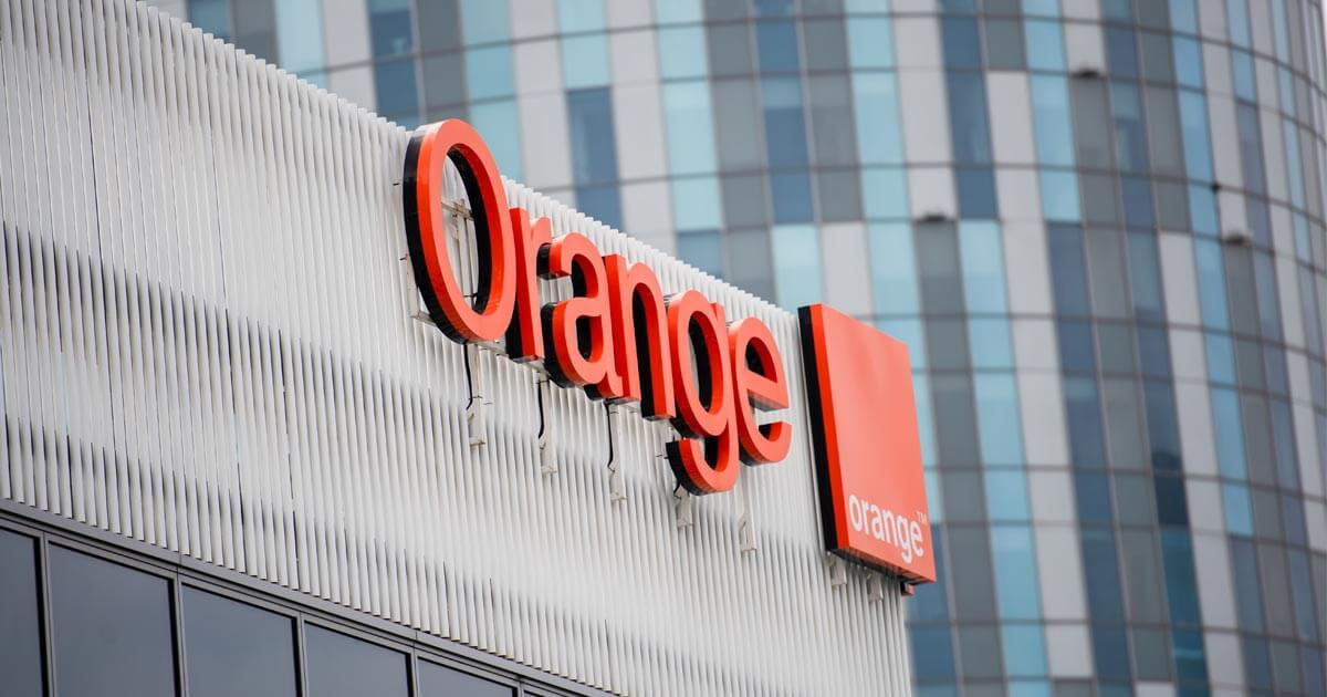 Orange сокращает сотрудников в Румынии: добровольные увольнения и досрочная пенсия.