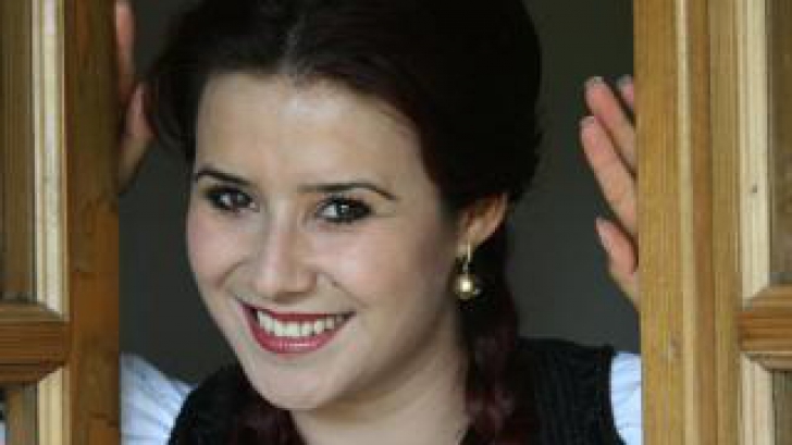 Doliu în lumea muzicii populare. O cunoscută cântăreaţă a murit într-un accident teribil.
