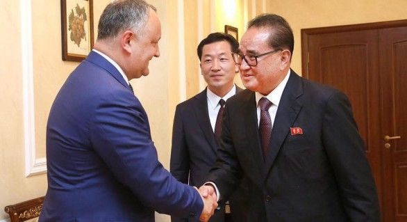 Moldova ar putea fi sancționată de SUA. De vină-i prietenia lui Dodon cu Coreea de Nord. Foto: presedinte.md