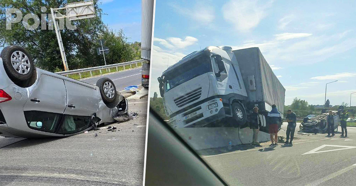 Accident la Ialoveni: O mașină s-a inversat după ce s-a lovit cu un camion.