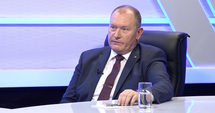 Врио премьер-министра Аурелиу Чокой. 