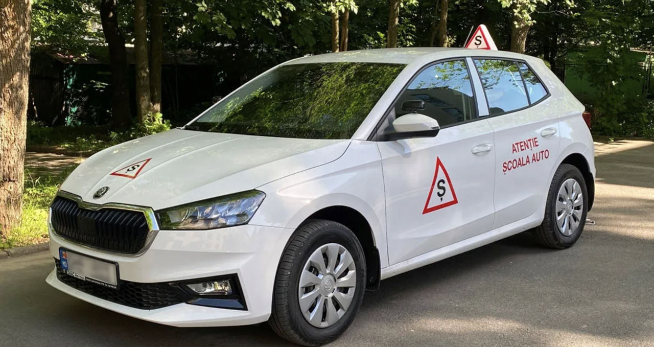 Reforma școlilor auto din Moldova ridică întrebări privind „intenții ascunse”.
