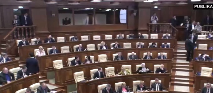 Непоследовательность оппозиции отмечают и известные люди, и рядовые избиратели.