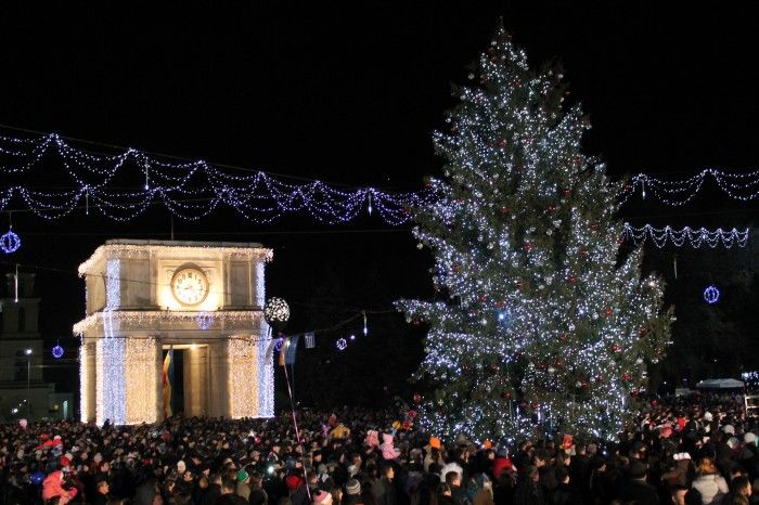 Autoritățile municipale din Chișinău au cheltuit anul acesta 385 de mii de lei pentru inaugurarea sărbătorilor de iarnă. Foto: unimedia.info