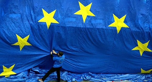 Не только на Украине, но и в Грузии, и в Молдавии ожидают от Евросоюза финансовой помощи и квалифицированной консультации при переходе на стандарты ЕС, к которым относятся также фитосанитарные нормы и гарантии безопасности продуктов питания.