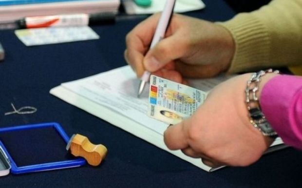 Anchetatorii ieşeni au descoperit că în trei case din judeţul Iaşi locuiau în acte peste 2.000  de basarabeni. Foto: adevarul.ro