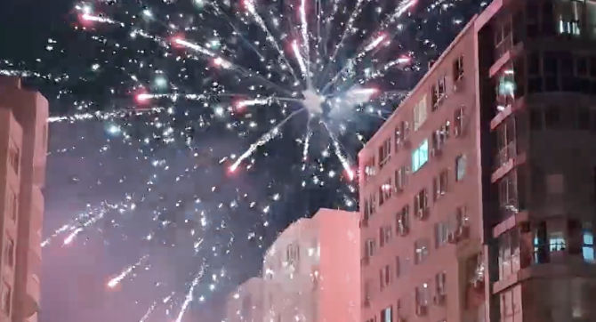 Incendiu într-un apartament din Chișinău, provocat de focuri de artificii.