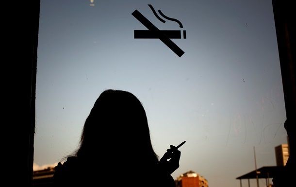 В Австрии ввели штраф в тысячу евро за курение в барах и ресторанах.