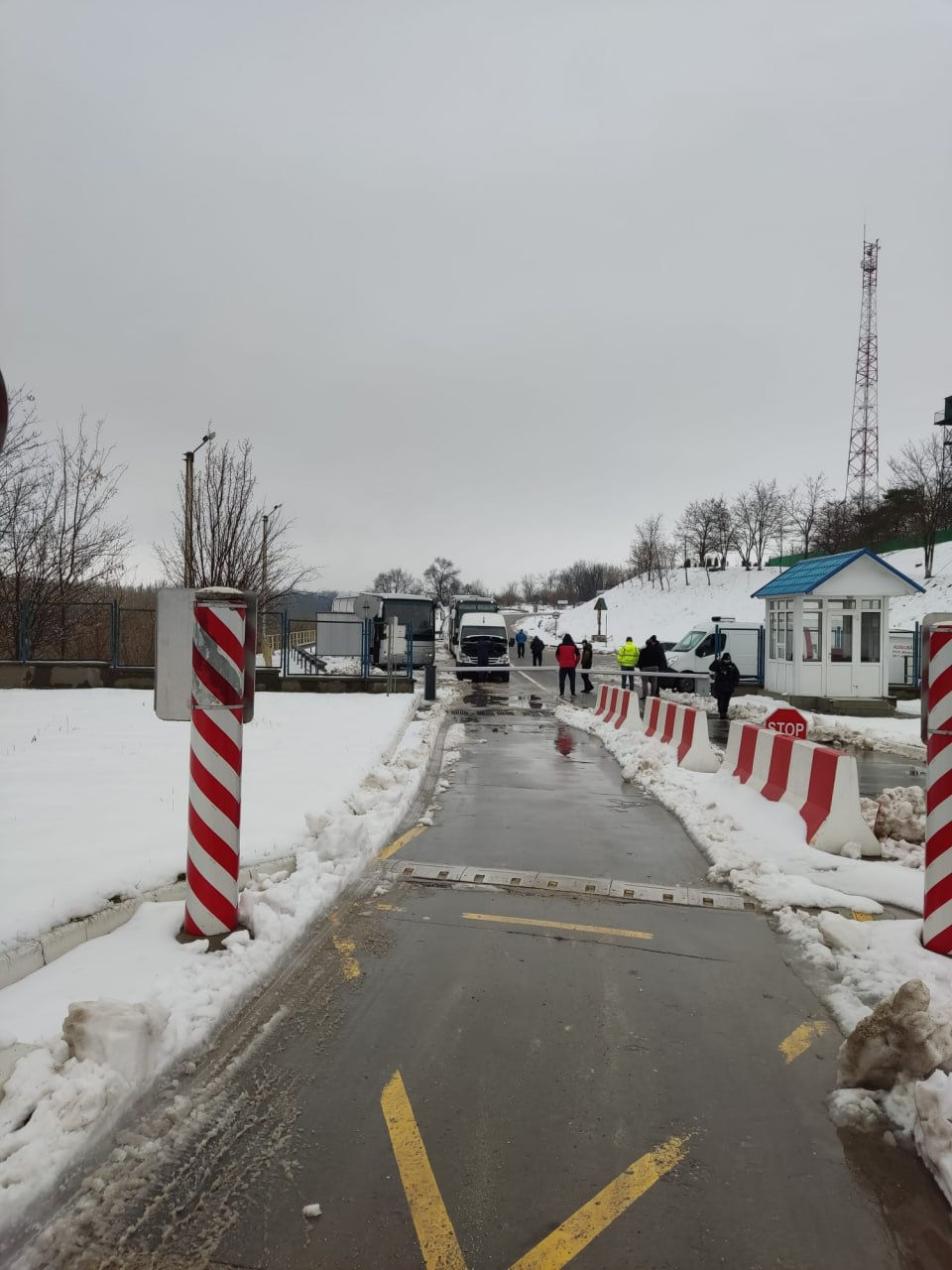 Возобновлено движение через два КПП на границе с Румынией.