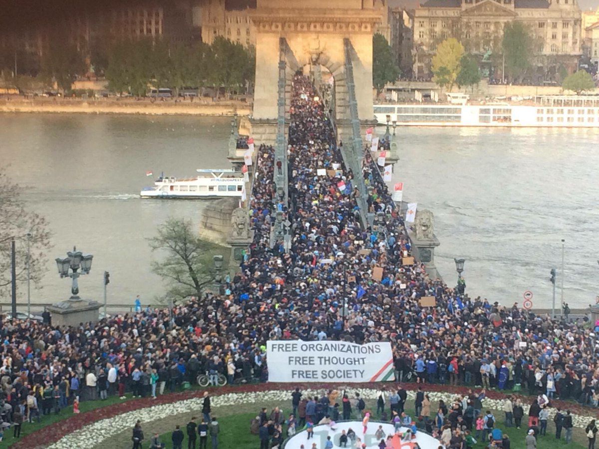 В митинге приняли участие около 70 тысяч человек.