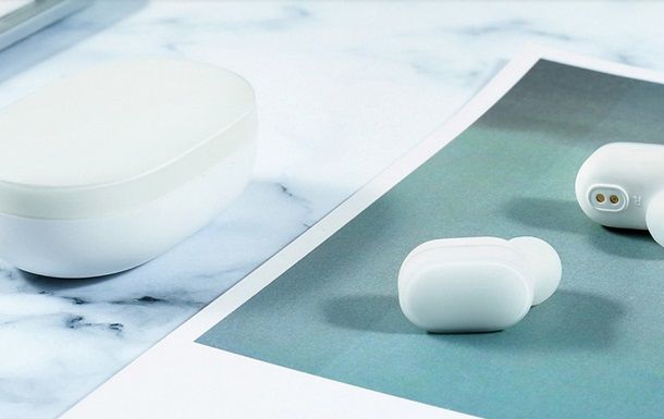 "AirPods" от Xiaomi оказались дешевле в пять раз.