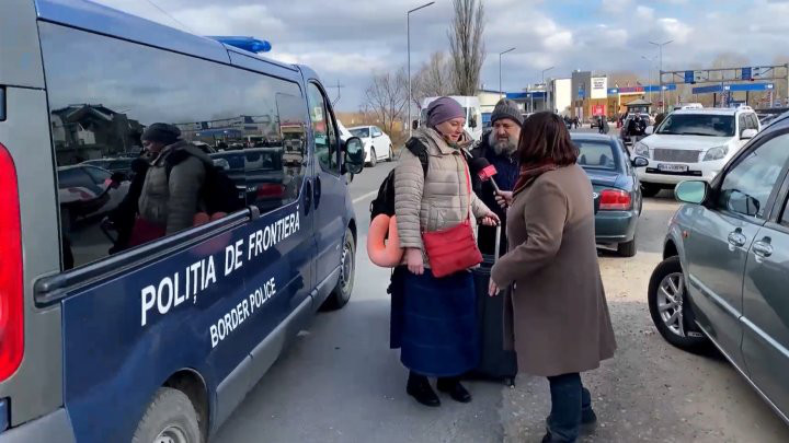 Свыше 3000 украинских беженцев прибыли в Молдову: некоторые шли пешком.