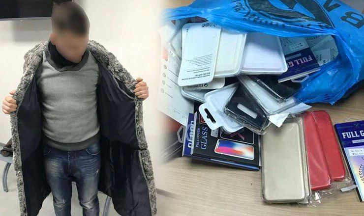 В подкладке шубы обнаружили более 70 чехлов и защитных стекол для мобильных телефонов.