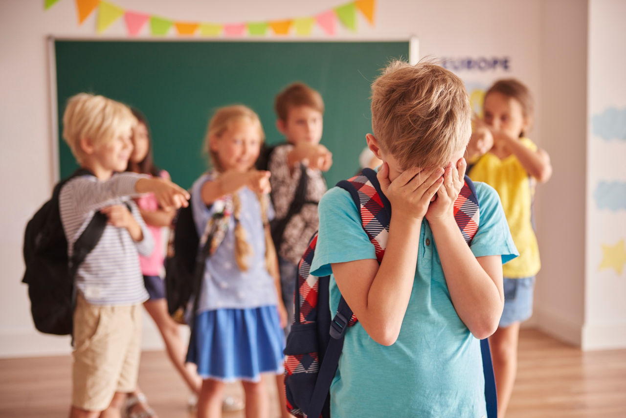 Fiecare al cincilea elev din Moldova se confruntă cu bullying.