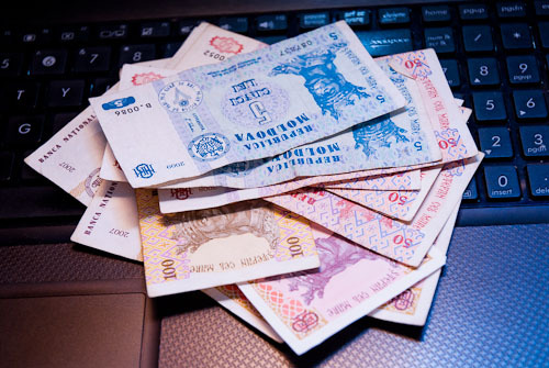 Экономические эксперты говорят, что обесценивание лея может отразиться на уровне жизни, причем скоро.