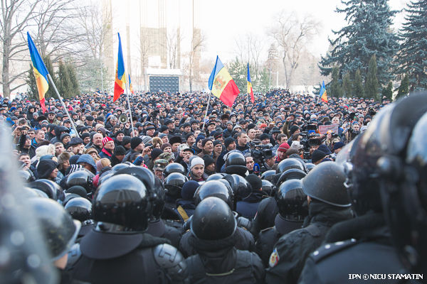 Cetăţenii care protestează sunt motivaţi să o facă şi îşi exercită dreptul constituţional.