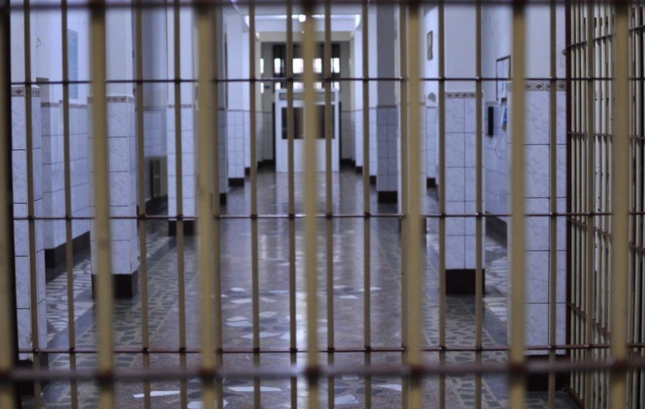 За последние 24 часа в тюрьмах погибли еще двое задержанных.