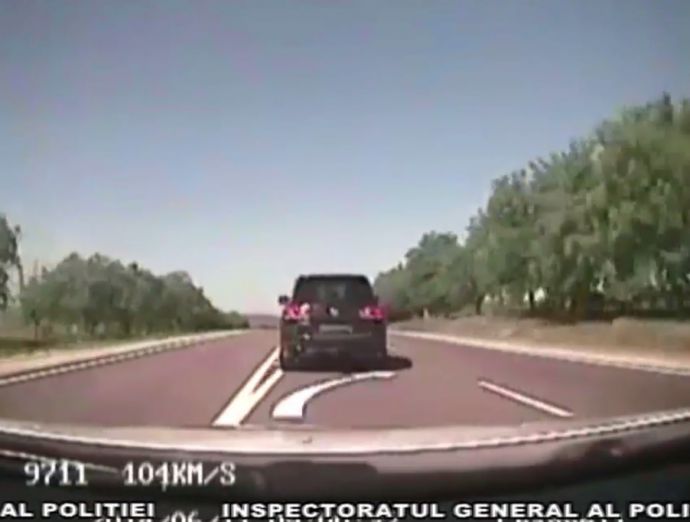 Угонщик хотел показать своей спутнице "мастер-класс" по скорости вождения.