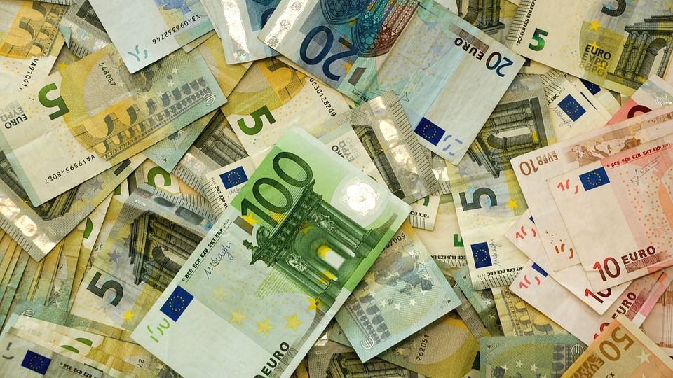 Administraţia unei întreprinderi a sustras din bugetul de stat 950.000 de lei, prin înşelăciune şi abuz de încredere.
