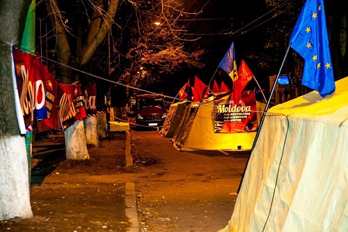 Примэрия муниципия Кишинев сообщает, что протест Партии коммунистов у здания Европейского союза проходит нелегально.