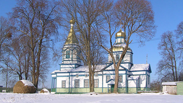 Сторонники "новой церкви" Украины хотят захватить храм УПЦ под Львовом.