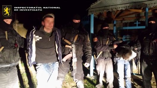Двоих жителей села Охринча Криулянского района задержала полиция за ограбление по меньшей мере 8 домов.