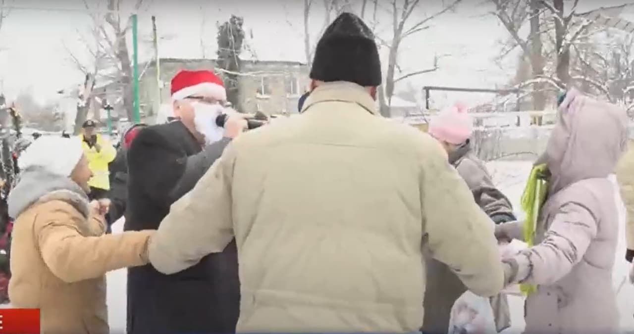 Постояльцы Центра временного размещения получили подарки.