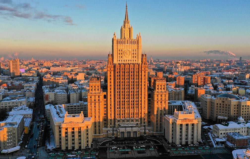 В МИД РФ заявили о беспокойстве из-за массированной накачки молдавской армии. Коллаж Point.md.