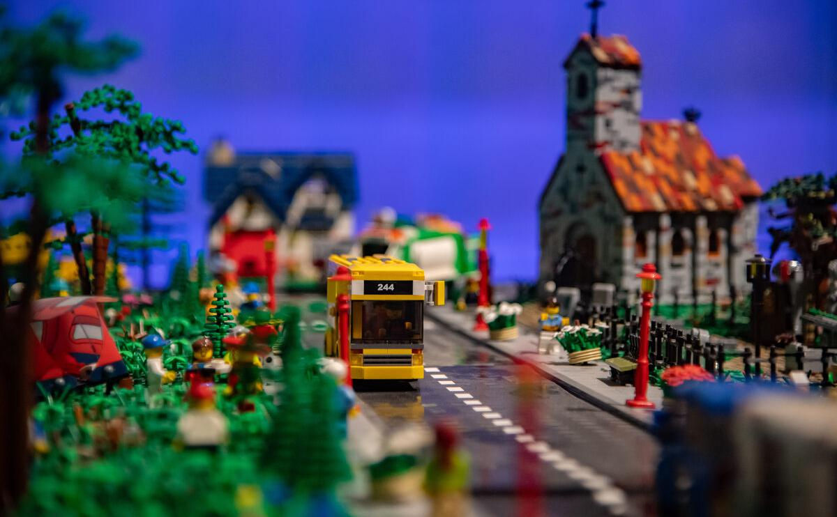 Правнучка основателя Lego продала акции почти на $1 млрд.