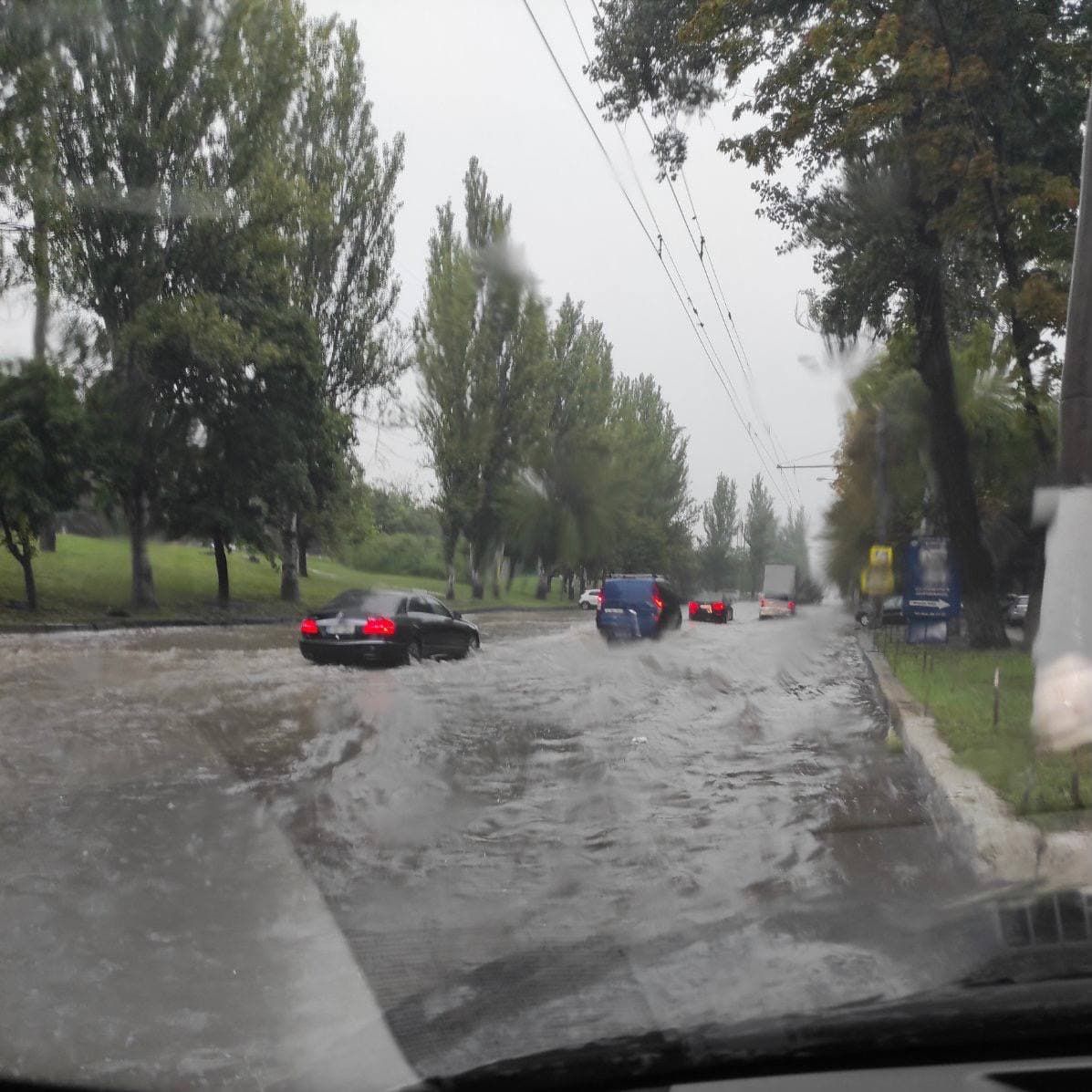 Непогода в Кишиневе: Власти призывают горожан проявить осторожность.