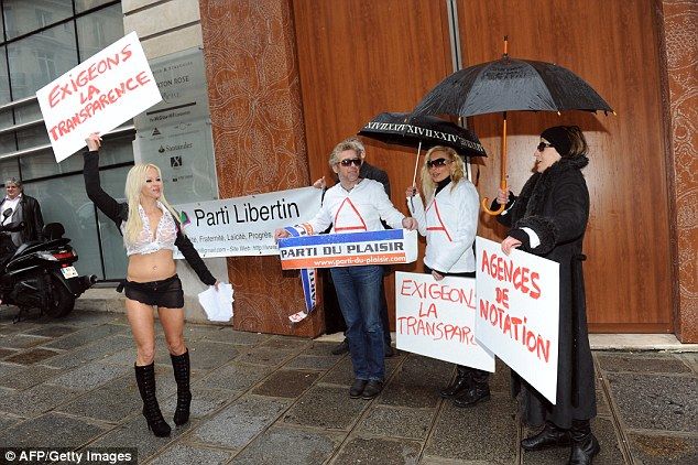 Cindy Lee candidează pentru funcția de șef de stat din partea Partidului Plăcerii. Foto: dailymail.co.uk