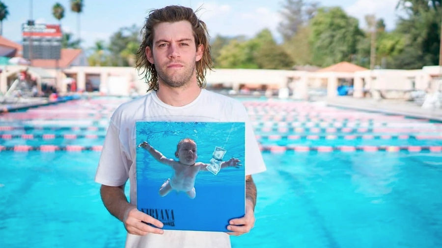 Малыш с обложки культового альбома Nirvana подал в суд на группу за детскую порнографию.