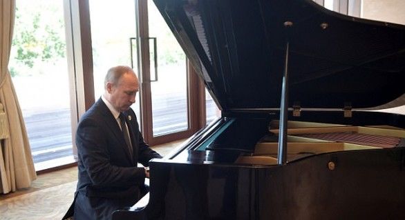 Putin a cântat la pian. Foto: agerpres.ro