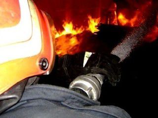 Casa unei familii acuzate de vrăjitorie a fost incendiată.