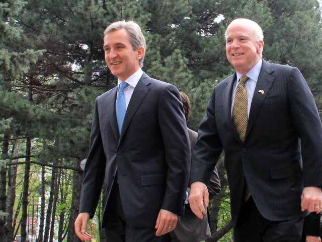 "Noi va sustinem si credem in voi". Aceasta este declaratia facuta de senatorul american John McCain la intalnirea cu Prim-ministrul Iurie Leanca.