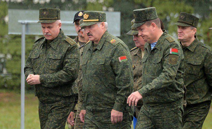 Лукашенко посетит военные учения в районе Гродно.